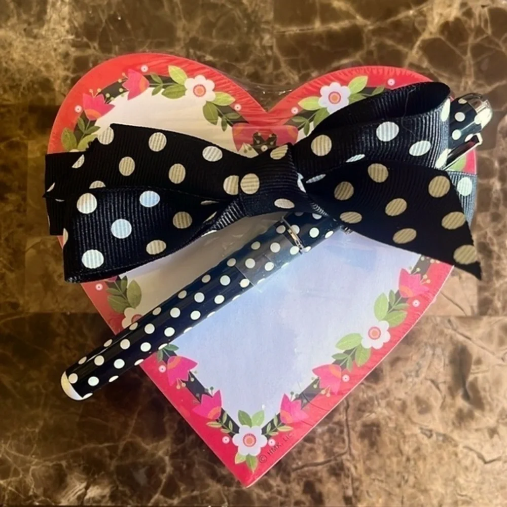 Brand New Hallmark Stationary Heart Red Polka Dot Floral 500-Sheet Note Pad Pen